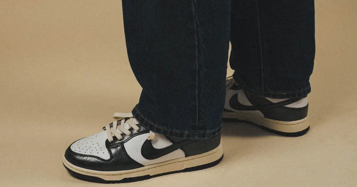 Nike Dunk Low Vintage Panda